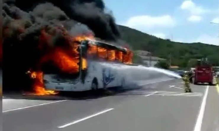 Balıkesir'de otobüs yangını