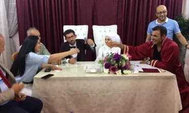 Iğdır Belediyesi Özel Kalem çalışanı Engin Kaynar ve Fatma Dağ'ın Nikahını Belediye Başkanı Yaşar Akkuş Kıydı
