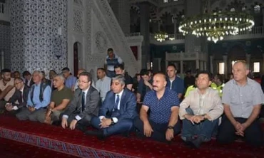 VALİMİZ DİLUCU ŞEHİTLERİMİZ İÇİN DÜZENLENEN MEVLİD PROGRAMINA KATILDI