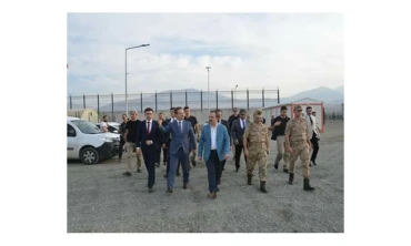 İçişleri Bakan Yardımcısı Sn. İsmail Çataklı, beraberindeki heyet ile birlikte Düzensiz Göçle Mücadele toplantısı için ilimize geldi