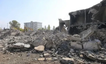 Iğdır'da Metruk Binaların Yıkımına Başlandı
