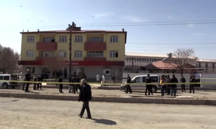 Bankadan para çekerken silahlı saldırıya uğradı