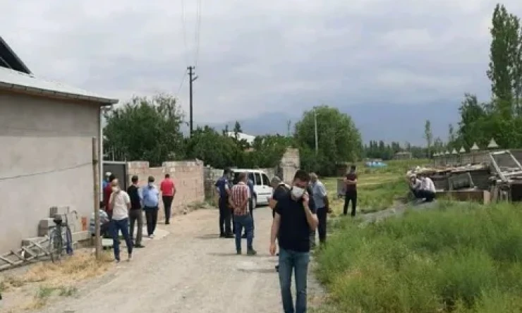 Gardiyan Bompalı Tüfekle İntihar Etti