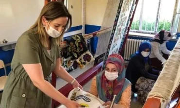 Hatice Sarıibrahim “Halı Kursu” Kursiyerlerini Ziyaret Etti