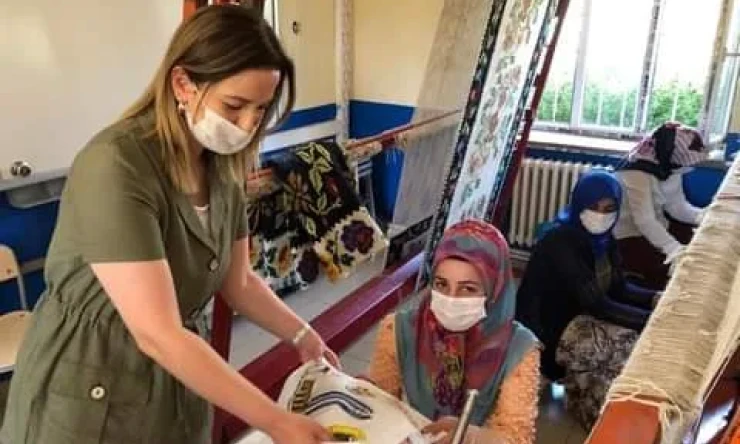 Hatice Sarıibrahim “Halı Kursu” Kursiyerlerini Ziyaret Etti