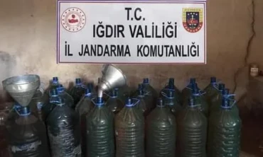 Iğdır'da yapılan operasyonda 540 litre kaçak akaryakıt ile 1 tüfek ele geçirildi