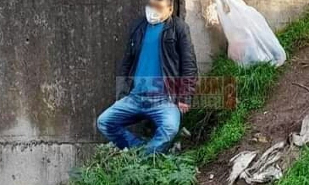 Korkuluklara kendisini asarak intihar etti