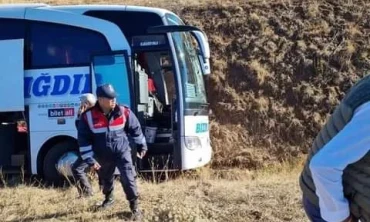 Bizim Iğdır Turizm" otobüs firmasına ait yolcu otobüsü kaza yaptı