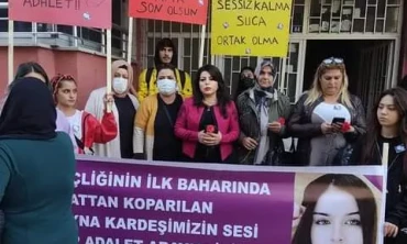 Oturduğunuz yerden ahkam keserken, hiç samimi görünmüyorsunuz!