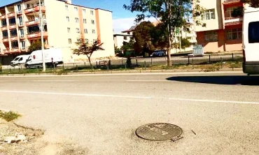 İlde rögar kapağı kazalara yol açtı