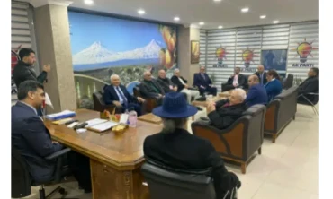 Azerbaycan Milletvekilleri Ve Türk Ağsaggallılar Grubu AK Parti'ye Sürpriz Ziyaret
