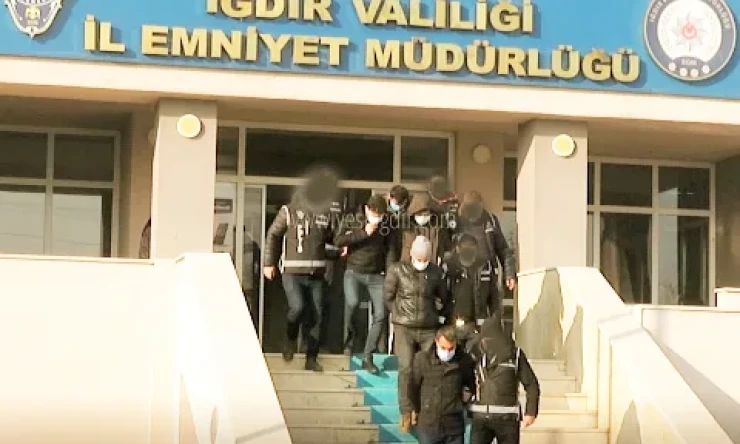 Iğdır'da ehliyet sınavında kopya çeken şahıslar yakalandı
