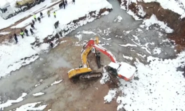 Kepçe Operatörü Suya Deverildi, İş Makinesini Kullanan Operatör Öldü.