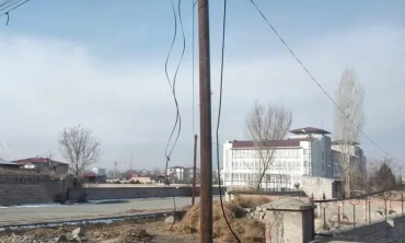 Mahallede bir haftadır çalınan bakır kablolar yüzünden internet erişimi sağlanamıyor