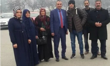 "Muhtar Mehmet Alabuga, oğlunu dualarla askere gönderdi"