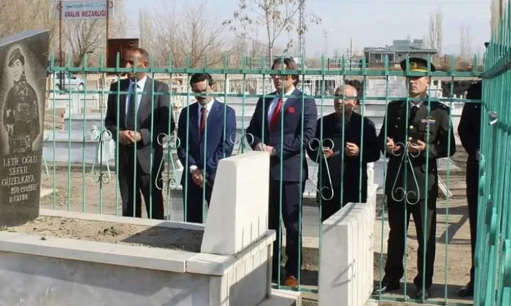Aralık Belediye Başkan  Güzelkaya, şehit kabirlerini ziyaret