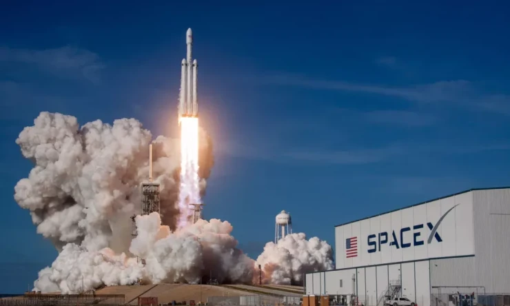 Elon Musk, SpaceX'in Rus yaptırımlarının ardından ISS'nin Dünya'ya çarpmasını durdurabileceğini söyledi