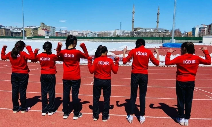 Iğdır'da Başarıya Koşan Ayaklar