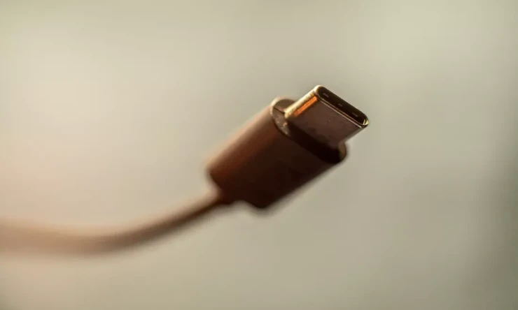 Bu USB Type-C kabloları 240 W'a kadar güç sağlayabilir, bir RTX 3080 Ti oyun dizüstü bilgisayarını şarj edebilir