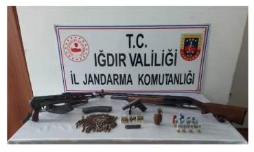 Iğdır'da silahlar ve el bombaları bulduğu tahmin edilen iki zanlı gözaltına alındı