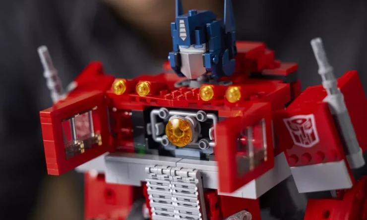 Lego Optimus Prime, yeniden inşa etmek zorunda kalmadan dönüşüyor