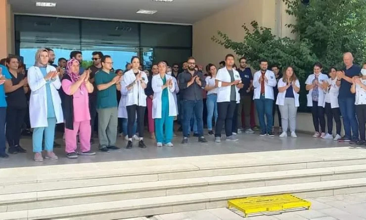 Iğdır’da sağlıkçılar katledilen Dr. Ekrem Karakaya için ayakta