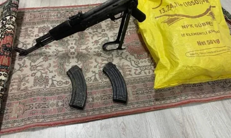 Ticari taksiden Kalaşnikof ele geçirildi