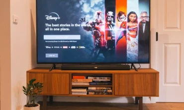 Disney'in artık Netflix'ten daha fazla abonesi var, fiyat artışlarını ve 7,99 ABD doları reklam destekli katmanı ortaya koyuyor