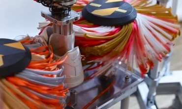 Nike yıpranmış spor ayakkabılarını temizlemek ve onarmak için bir robot geliştirdi
