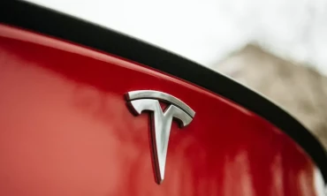 Tesla sahibi yeni bir pil için 21.000 dolardan fazla ödemeyi reddetti, arabası kilitlendi