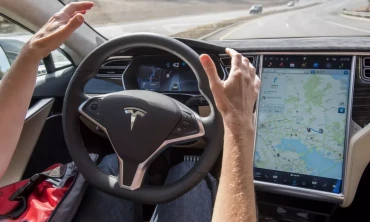 Tesla, yalnızca kameralı Tesla Vision'a geçerken yeni araçlardan ultrasonik sensörler çıkarıyor