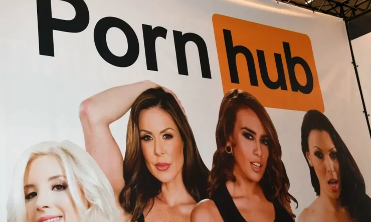 YouTube, birden fazla politika ihlali nedeniyle Pornhub kanalını yasakladı