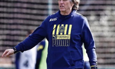 Fenerbahçe Teknik Direktörü Jorge Jesus'un 'Şampiyonluk İçin Geri Dönüşe Hazırlanıyoruz' Paylaşımı Sosyal Medyada Olay Oldu