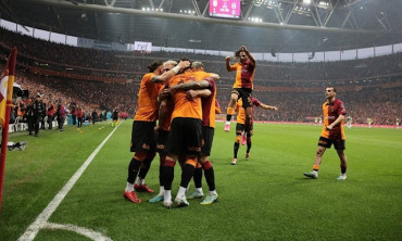 Galatasaray, Fenerbahçe'yi farklı mağlup ederek üstünlüğünü gösterdi
