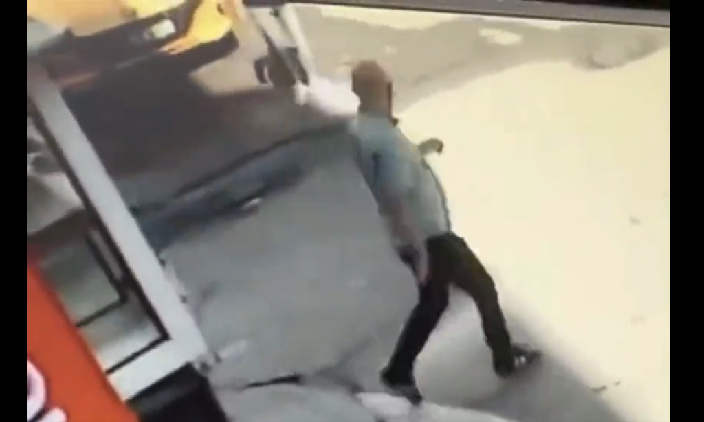 Beton dubanın kırılması sonucu yaya ağır yaralandı