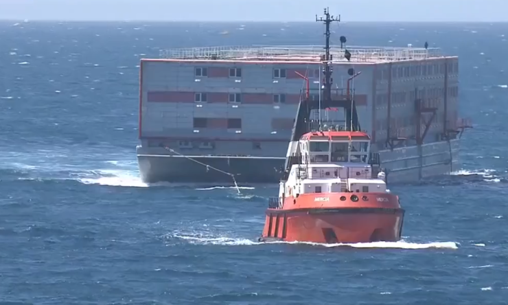 Birleşik Krallık, kaçak göçmenler için bir mavna gemisini hapishaneye çevirdi