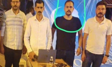 Ülkü Ocakları Üyesi HDP Tabelasına Saldırdı
