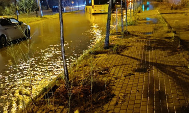 İstanbul Arnavutköy ve Başakşehir'de Şiddetli Sağanak Yağış Felaketi: Cadde ve Evler Sular Altında, Bir Kişi Hayatını Kaybetti