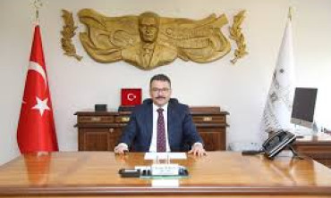 Vali Siyasetten Uzak Olmalı Günün 24 Saati Siyasetle Hareket Ediyor