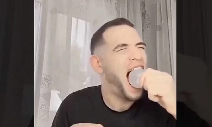 Sosyal medyada etkileşim uğruna ampul ısıran adam hastanelik oldu