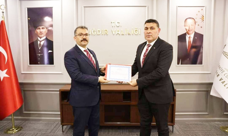 Erol Bayat'ın Başarı Belgesi ile Onurlandırılması: Iğdır Valisi Ercan Turan Bey'e Teşekkürler