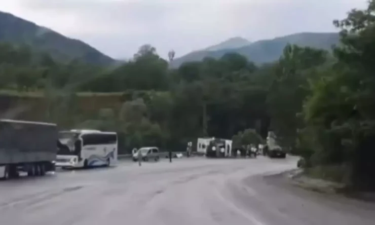 Van’da Feci Kaza: Yolcu Otobüsü ile TIR Çarpıştı, 2 Ölü, 4’ü Ağır 30 Yaralı