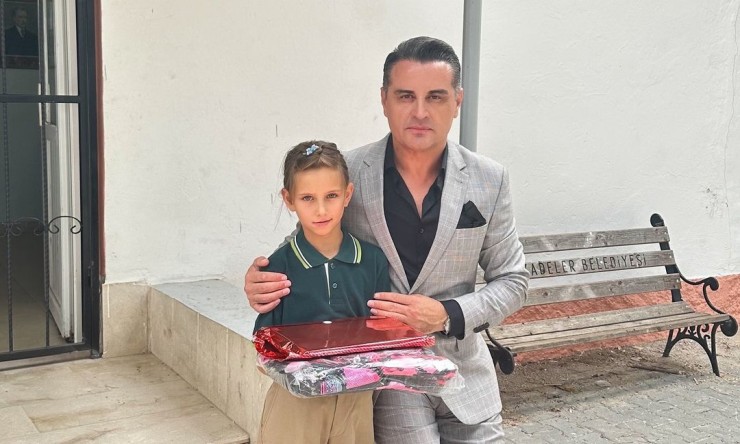 Manisa Vali Yardımcısı Mevlüt Özmen, Yeniharmandalı Köyü'nde Çocuklarla Buluştu: Yardımseverlik ve Samimiyet Dolu Bir Gün