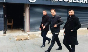 İzzet Kaya ve İnan Akgün Alp’ten Esenyurt’ta Adalet Çağrısı: CHP’nin Kayyum ve Haksız Tutuklamalara Karşı Düzenlediği Mitinge Destek