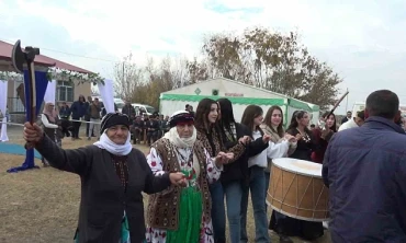 Karakuyu'ndan Hafızalara Kazınan Bir Anı: Teyze, Balta ve Halayın Keyfi