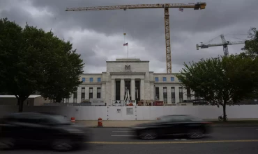 ABD Merkez Bankası (Fed) Faizleri Sabit Bıraktı, Küresel Piyasaların Gözü Gelecek Politikalar Üzerinde