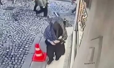 İstanbul Fatih'te Döviz Hırsızlığı: Kadın Kılığındaki Şüphelilerden Birinin Sabıka Geçmişi Şoke Etti
