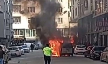 Iğdır’da Seyir Halindeki Ticari Araç Alev Aldı: Araç Kullanılamaz Hale Geldi