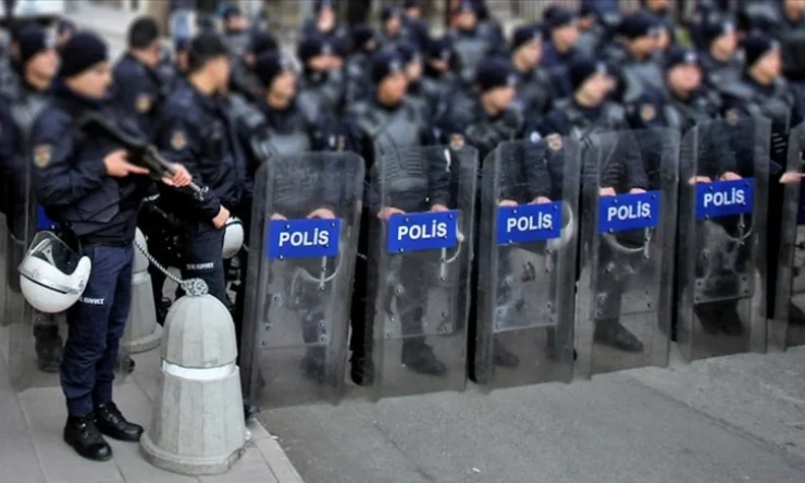 İstanbul'da Eylem Yasağı Uzatıldı, Şehir Giriş Çıkışlarına Kısıtlama Getirildi