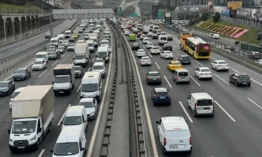 İstanbul'da Bayram Tatili Göçü Başladı: Trafik Yoğunluğu Zirvede, THY'den Yüzlerce Ek Sefer Geldi